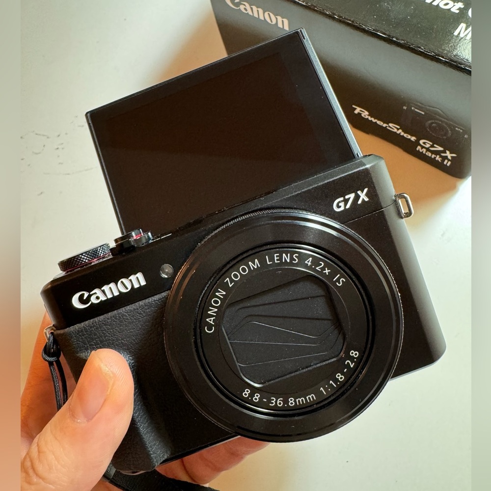 Canon Powershot G7X Mark II CREATOR CONTENT KIT *Mint condition*